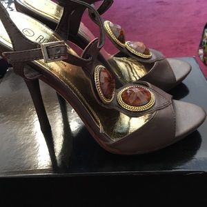 Rouge brown heels with tiger eye gems